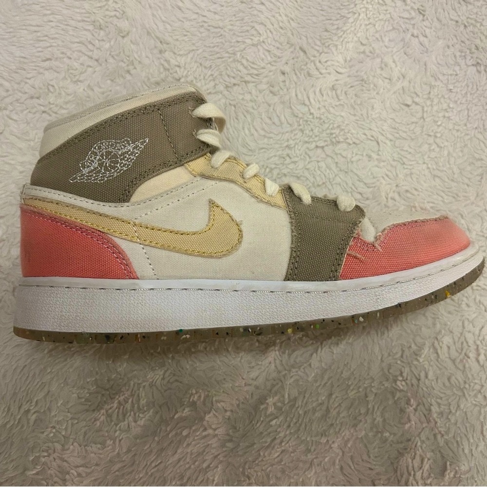 Air Jordan 1 Mid SE GS Pastel Grind